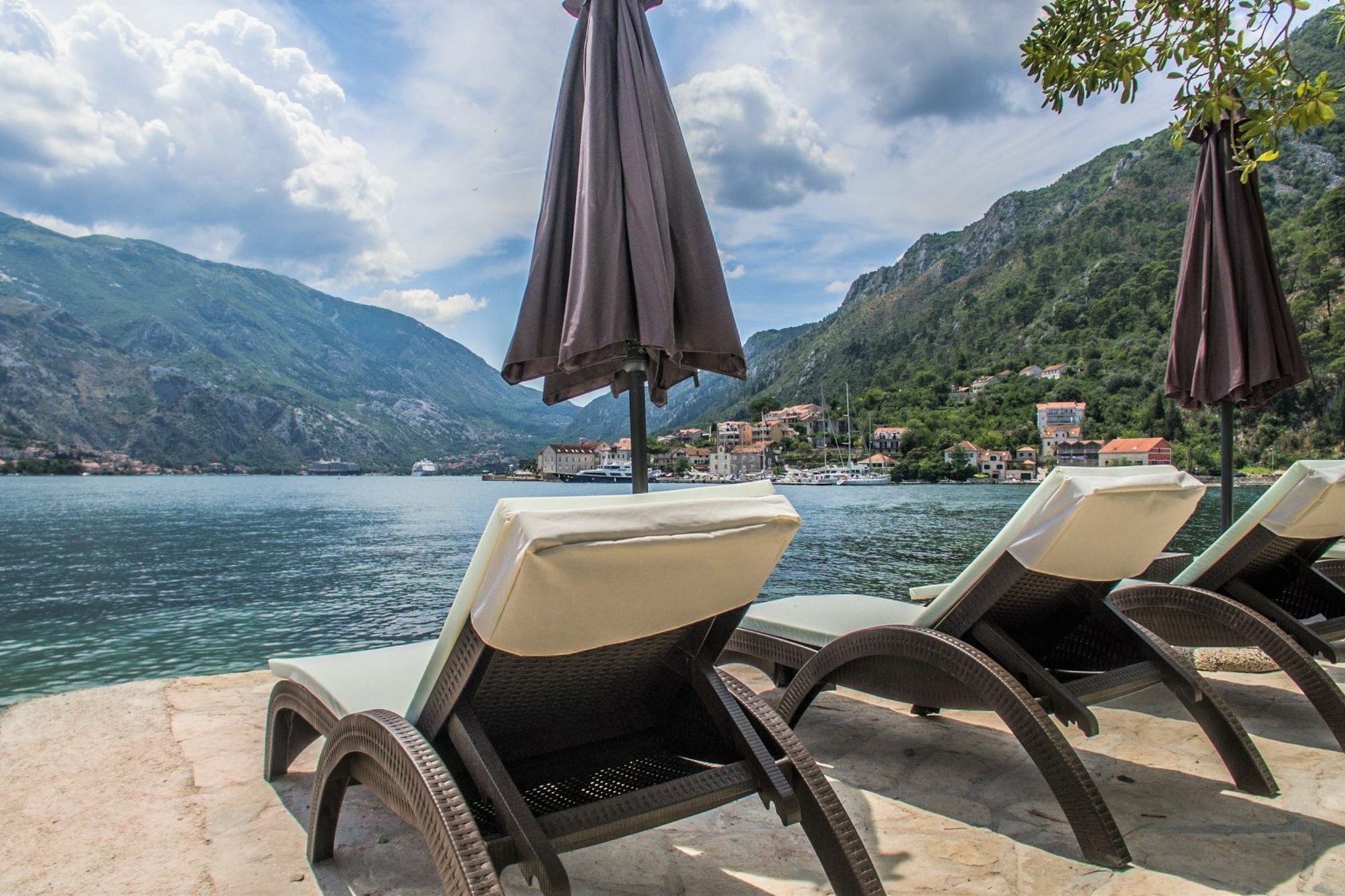 Hotel Libertas Kotor Exterior foto